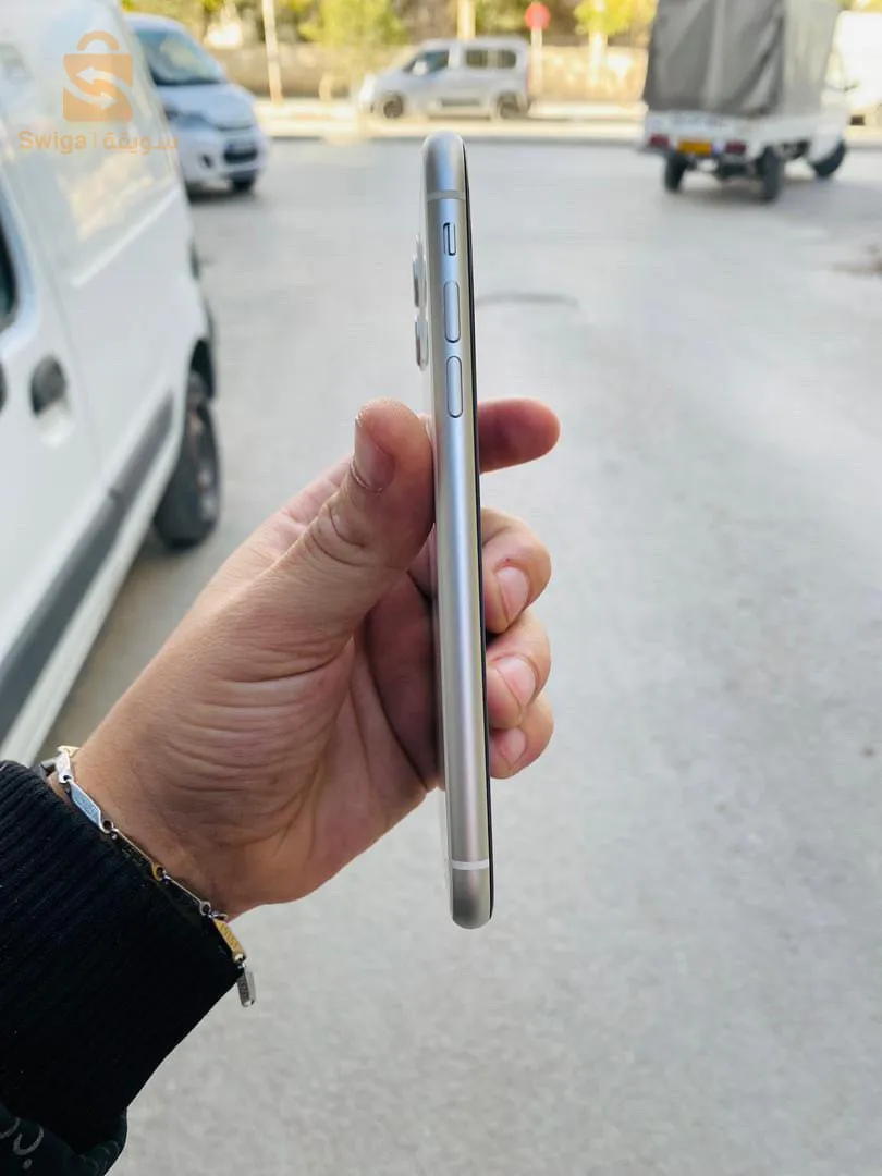 السلام عليكم كاين iPhone 11 جديد غير مستعمل حبة نضيفة باتري 95