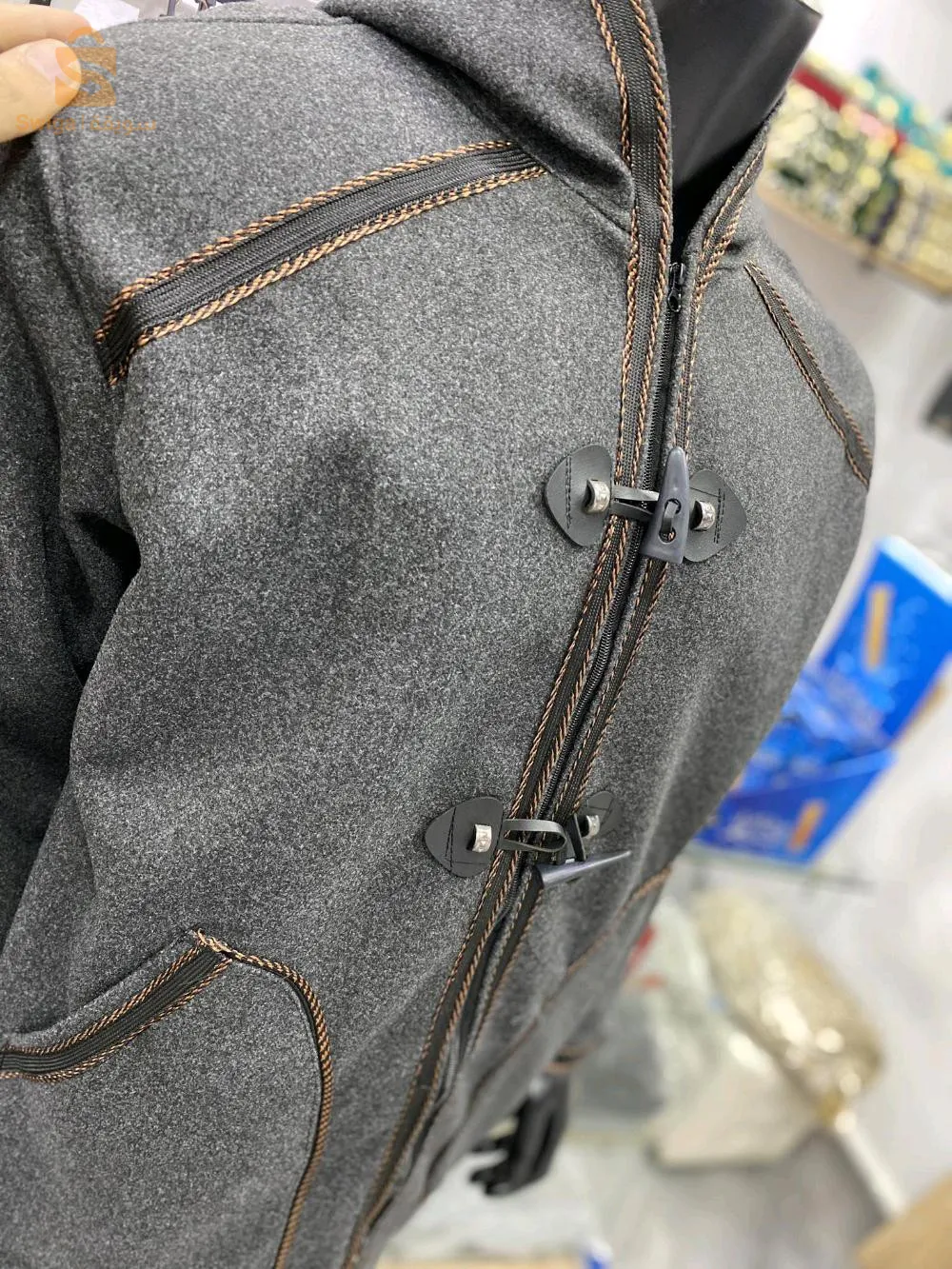 B. R.I بوني و كابيشون كاشمير و سروال كومبا