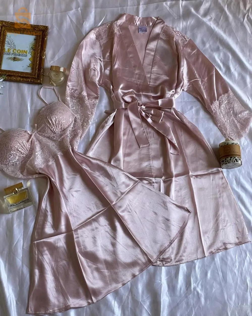 Nuisette de luxe en satin avec kimono