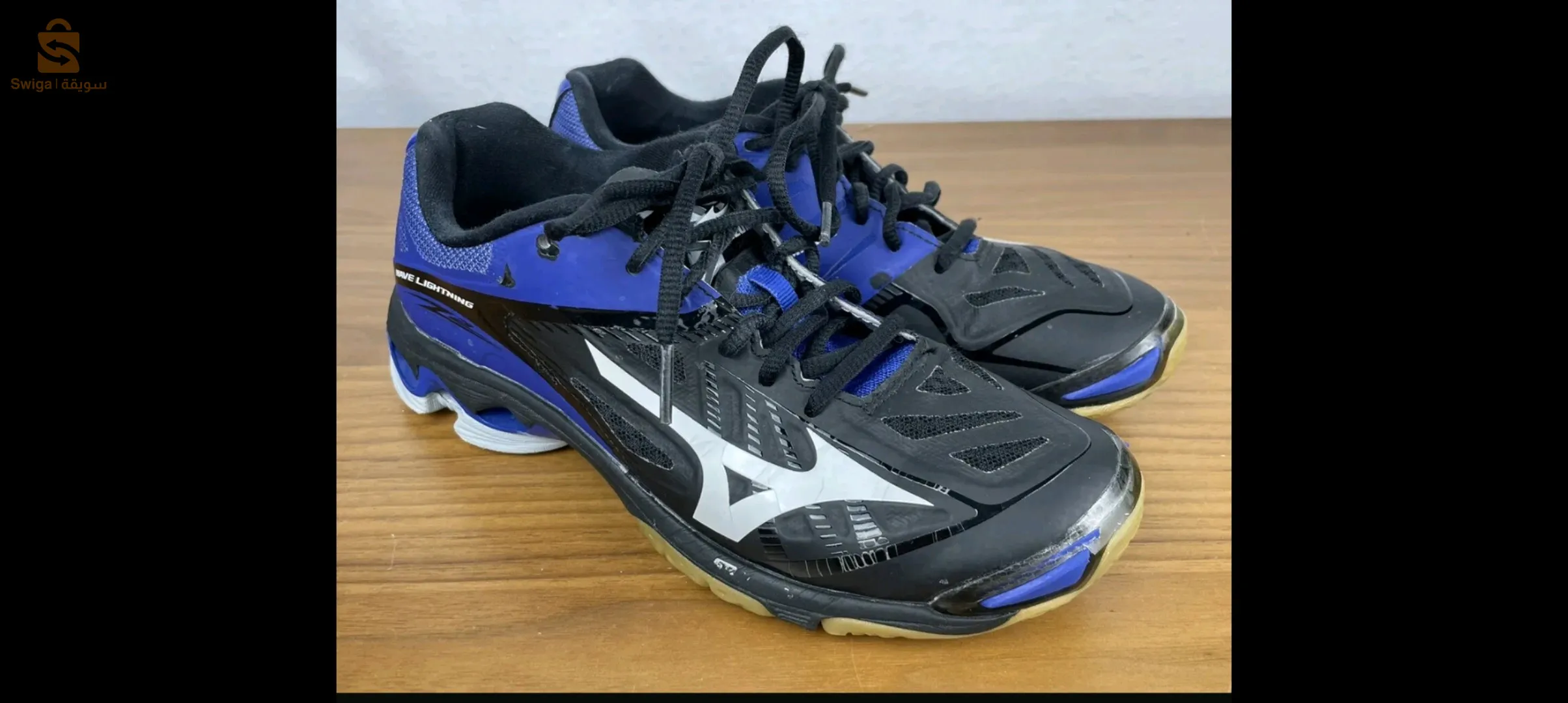 حذاء رياضي خاص بكرة اليد و الطائرة