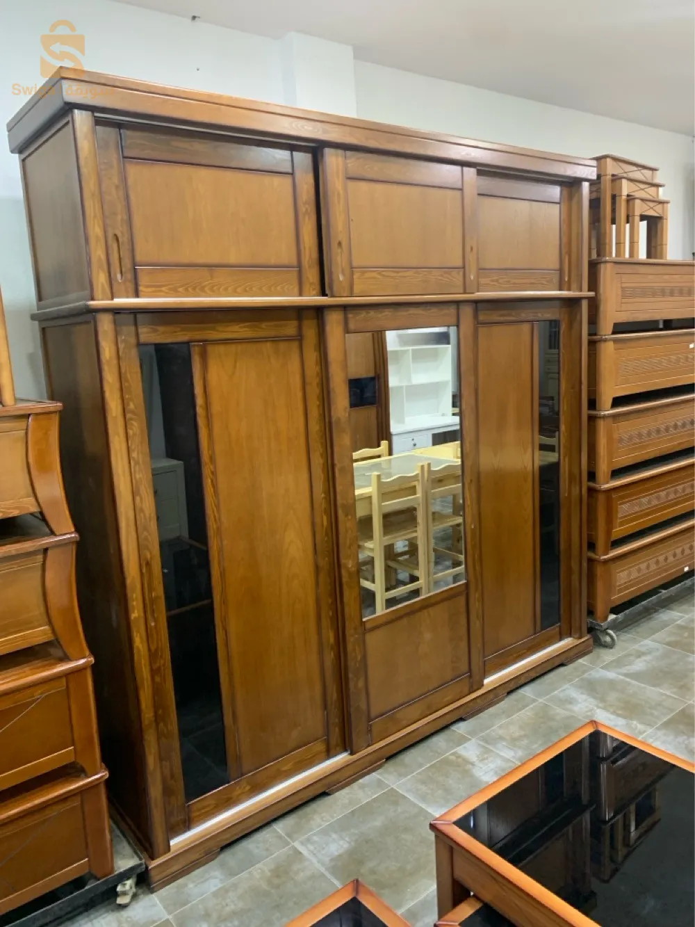 خزانة من نوع خشب احمر  240cm مشاء الله