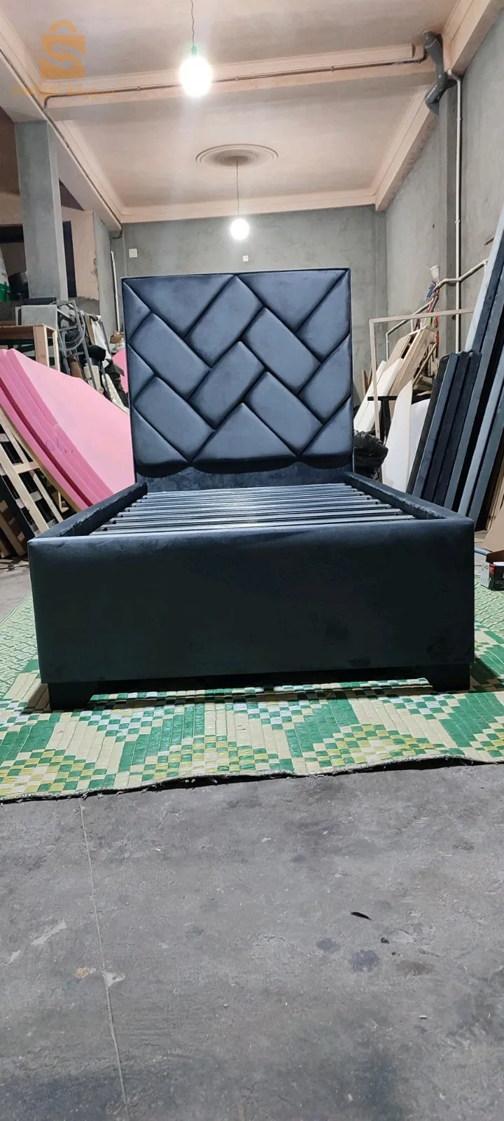 سرير كابيطوني من ورشتنا مباشرة