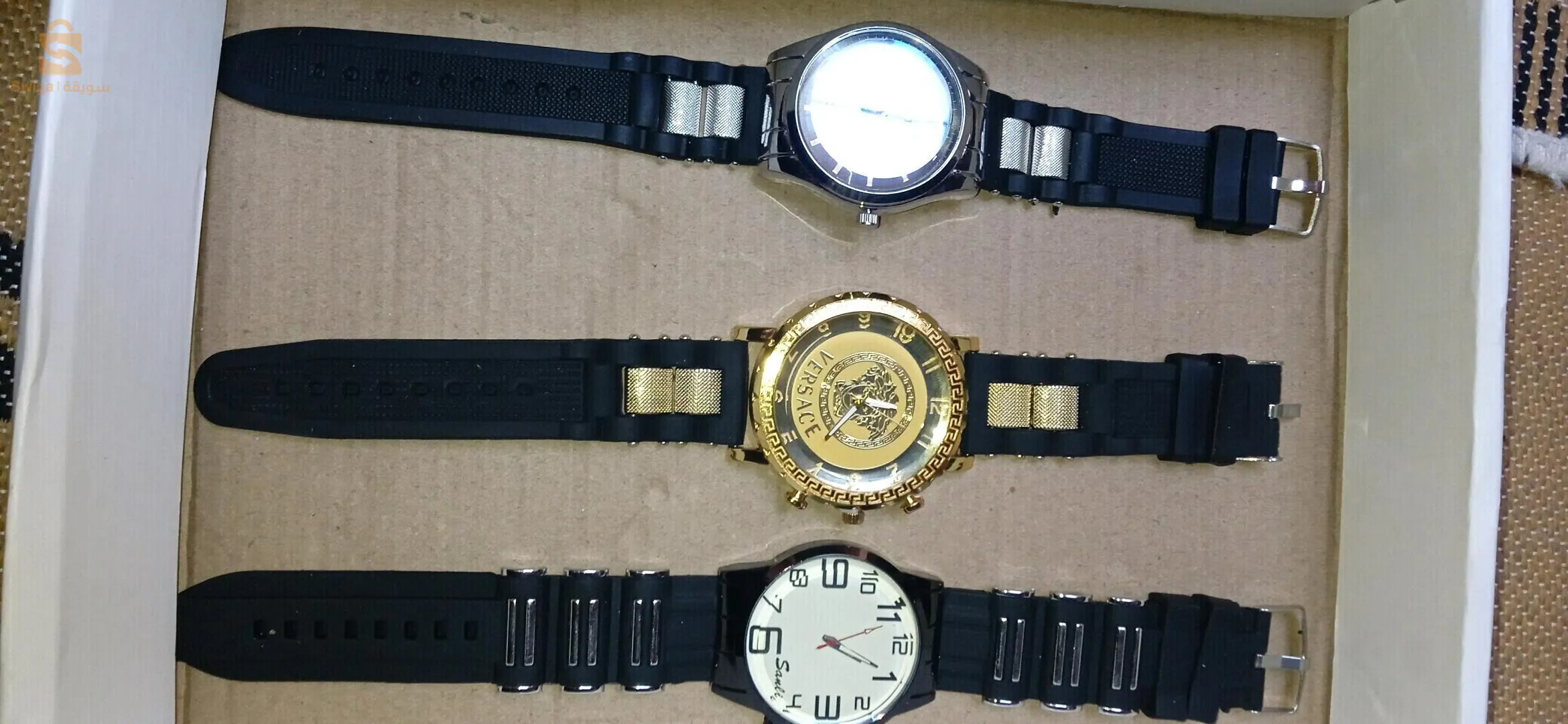 ساعة يد لرجال والنساء