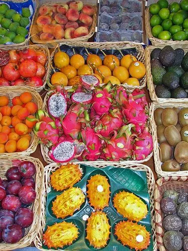 فواكه استواءية وغير موسمية