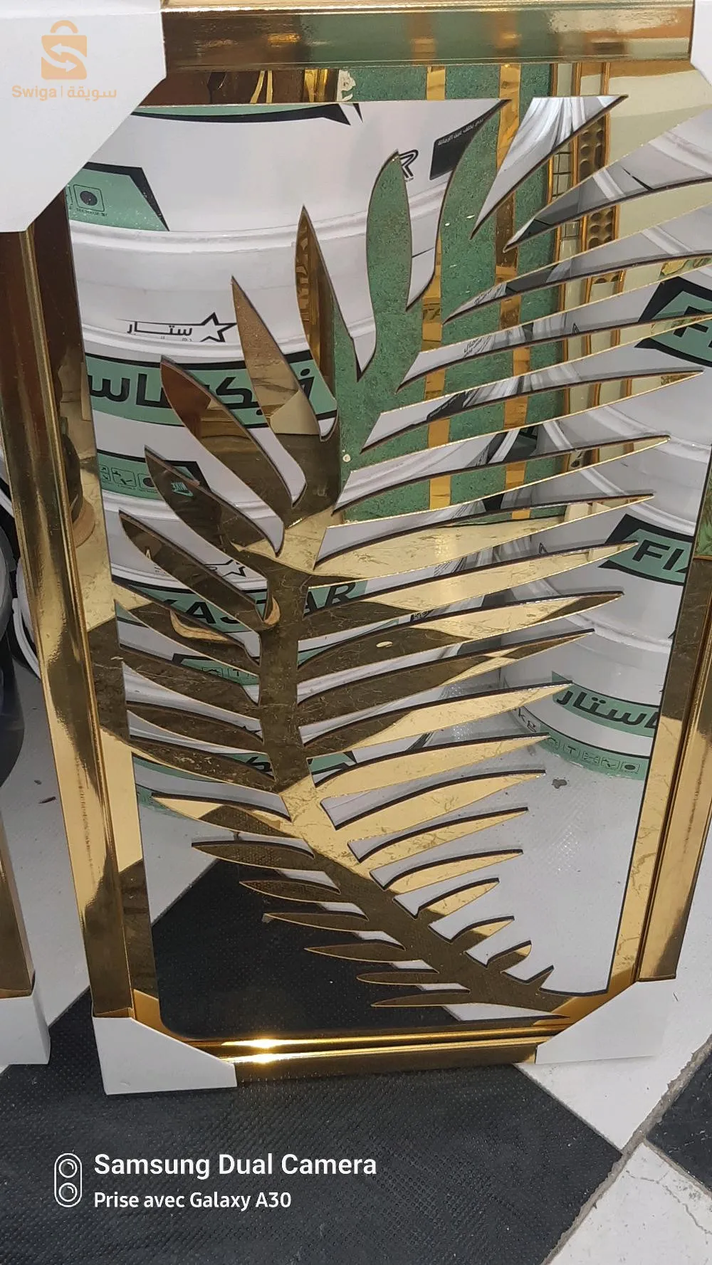 ملصقات ذهبية لتزين جران المنزل