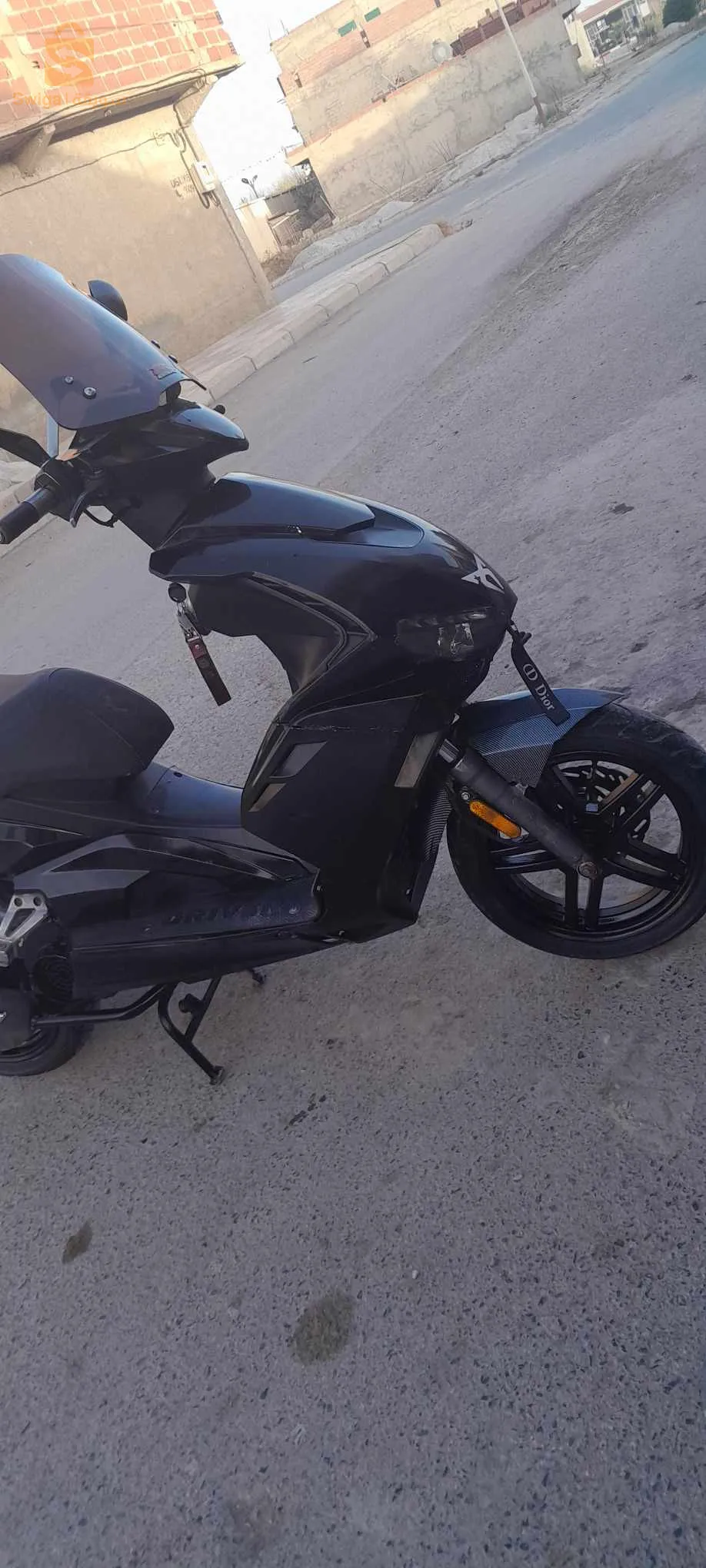 فياماس 2019 
خصها باتري برك عندها البون سعات يزفر 
ماشية 41الف 
كارط قريز  
موتور مريفيزي  
15 السعر ثابت
عندها ضربة في لافورش 
0660879917