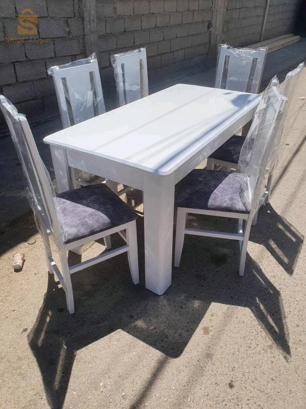 طاولات طعام مرحبا بكم من الورشة للزبون