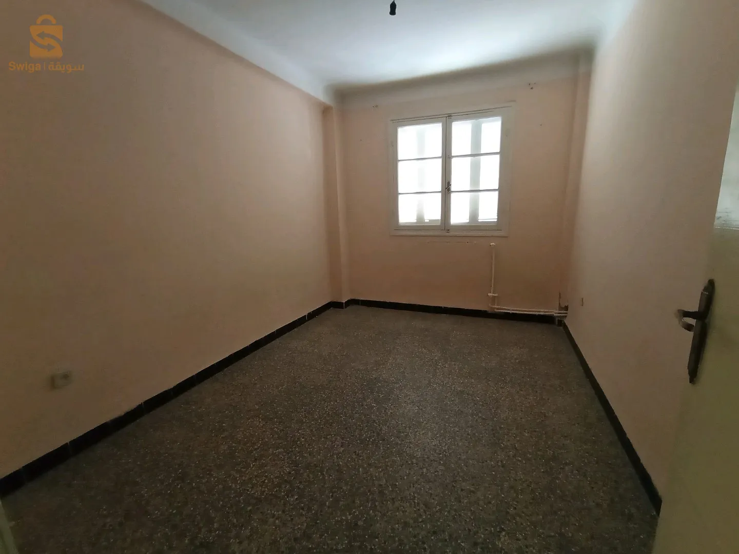 appartement f4 la citée ouest bouira 
2eme etage