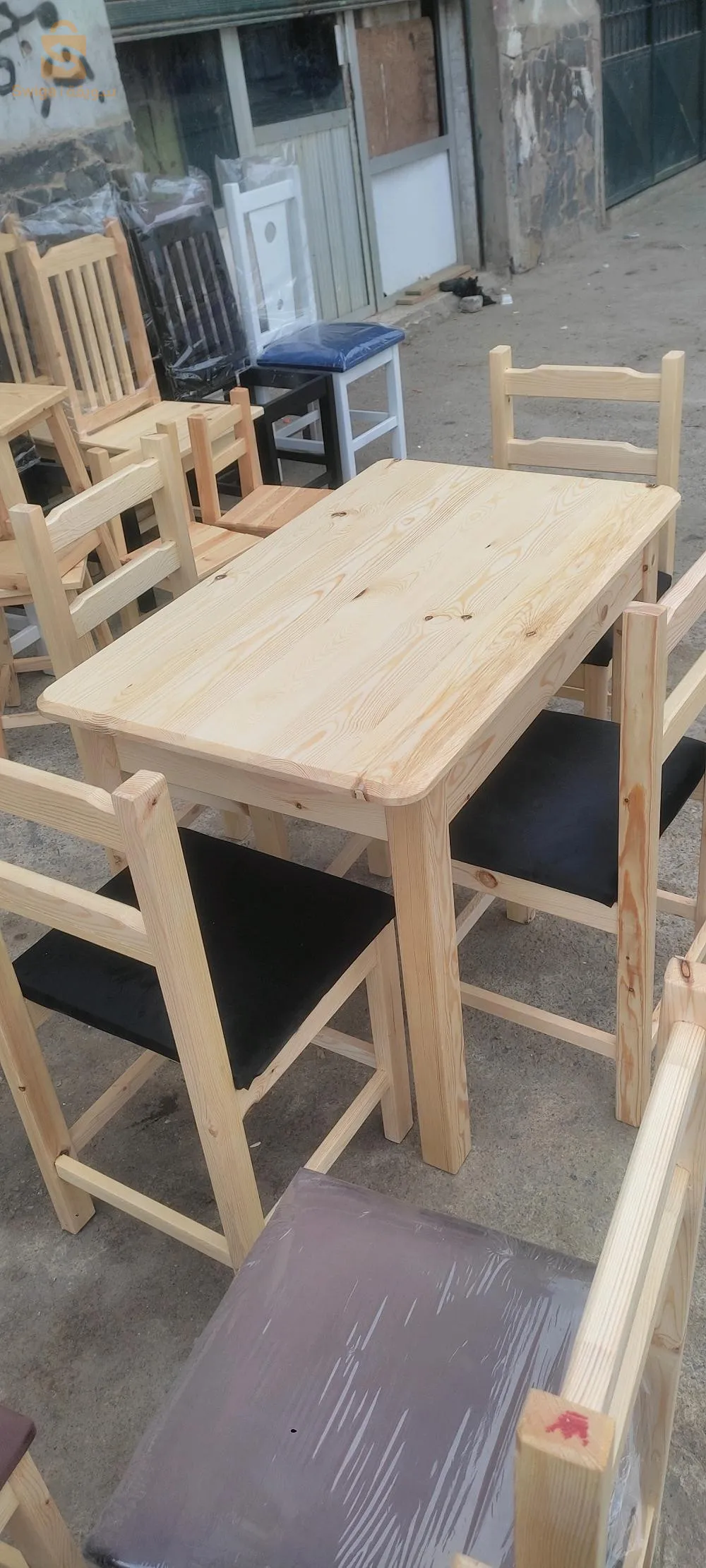 طاولات وكراسي مطبخ