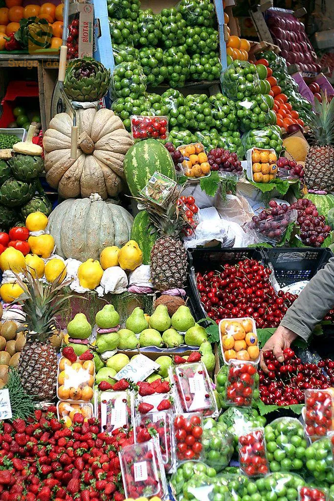 فواكه استواءية وغير موسمية