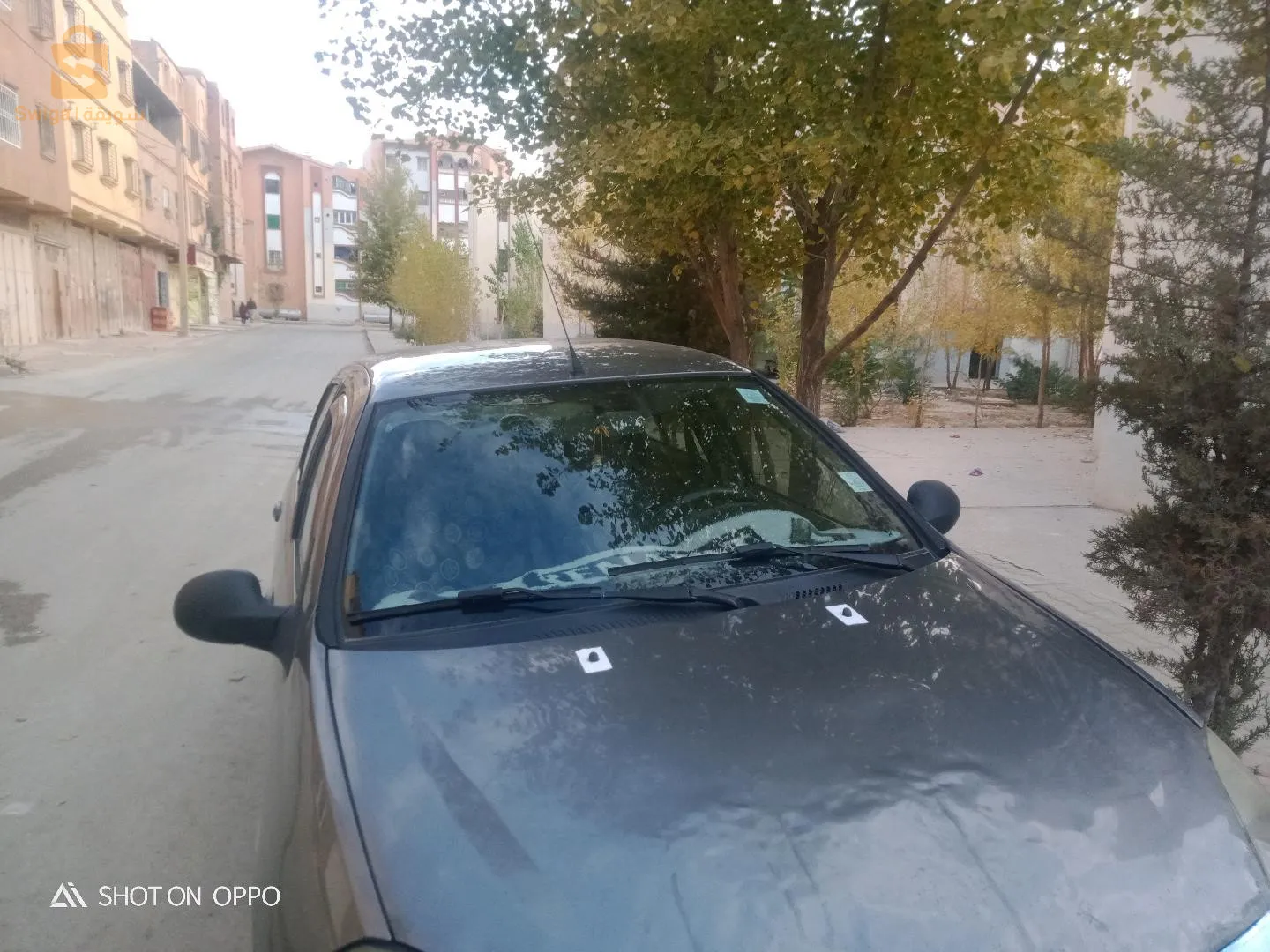 سيارة ماشاء الله  2éme main  عندي... جابتها ماشية 180الف راهي في 300 الف.. الموتور بلومبي من لاميزو ما تمسش.. البنوات جدد لاريال.. الماتسور جدد... سونبسيون ماشاء الله.. فيها نقرة خفيفة في الباسينة والفارني على ليكوتي على برا  على خاكرش كانت في شركة......