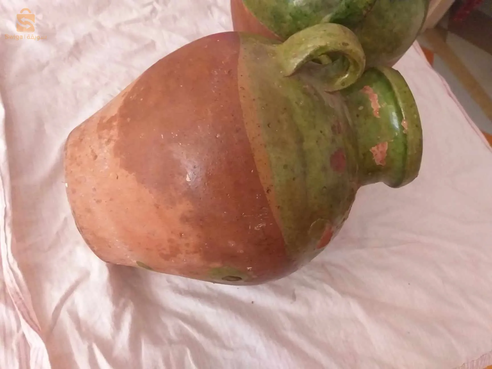 deux jarres en terre cuite  très anciennes