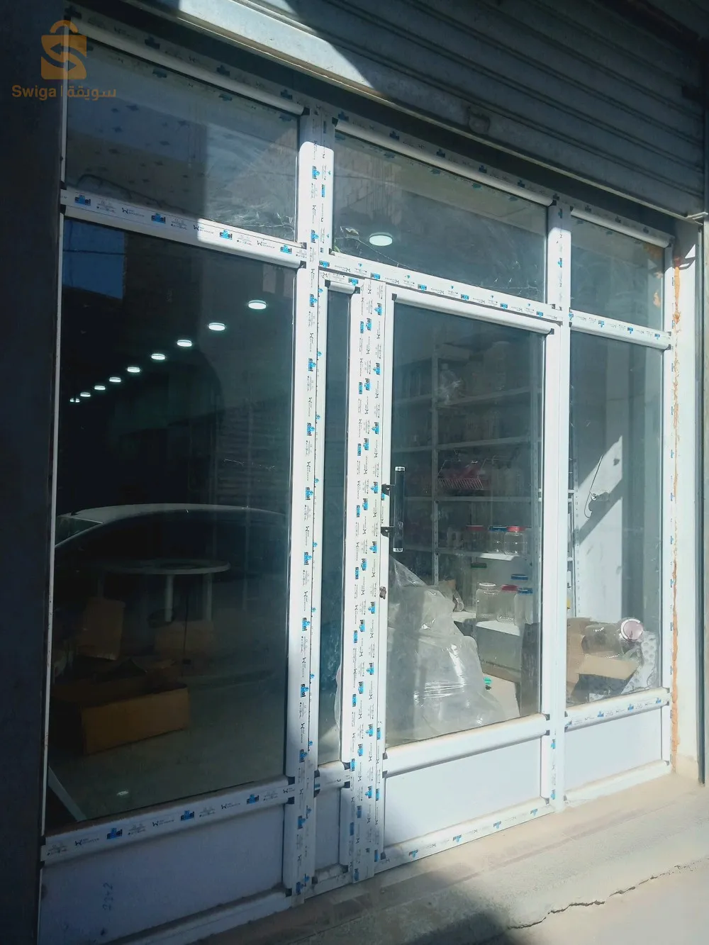 واجهة محل للبيع في حالة جيدة