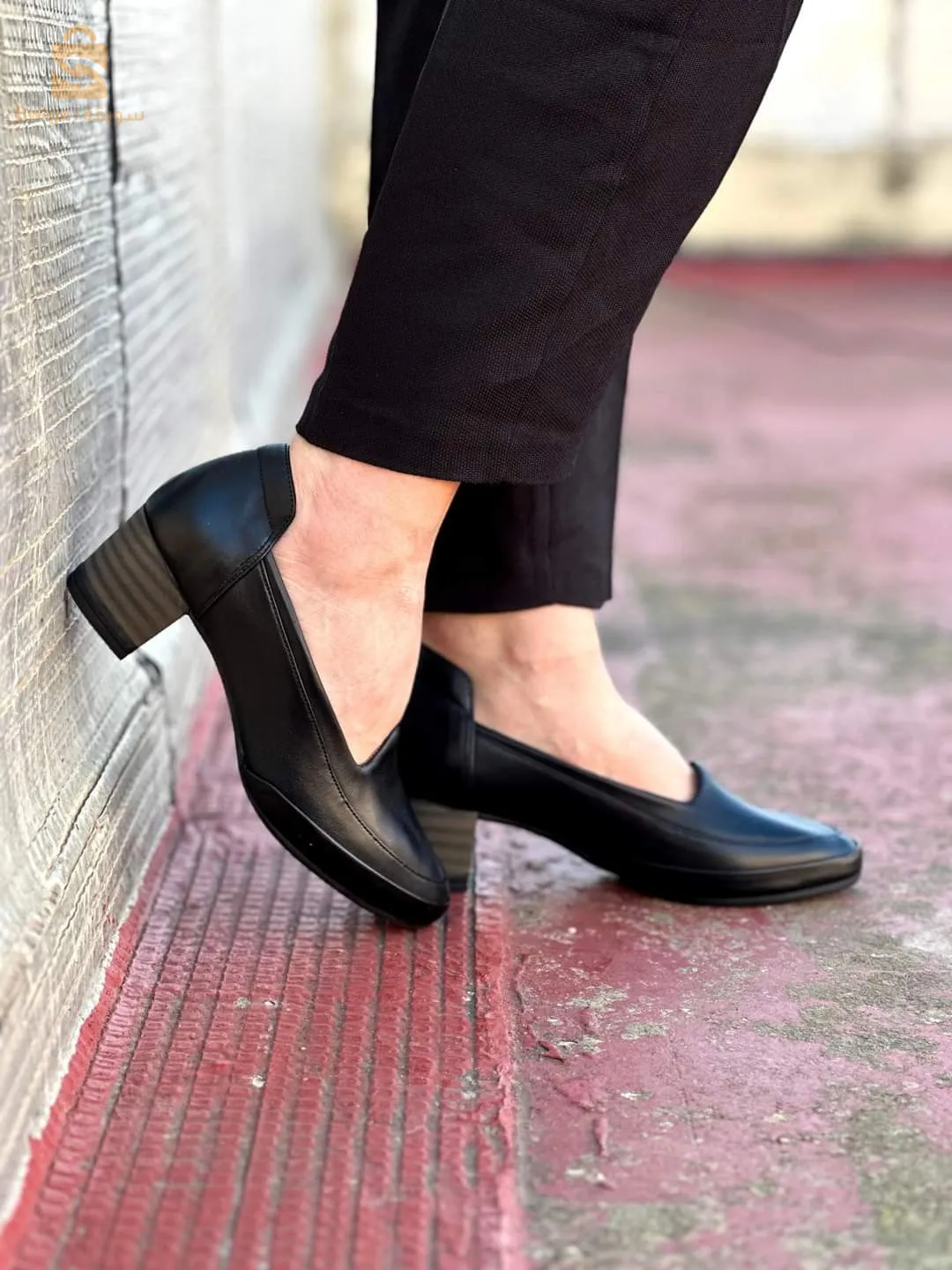 منتجات إسبانية جلد حقيقي