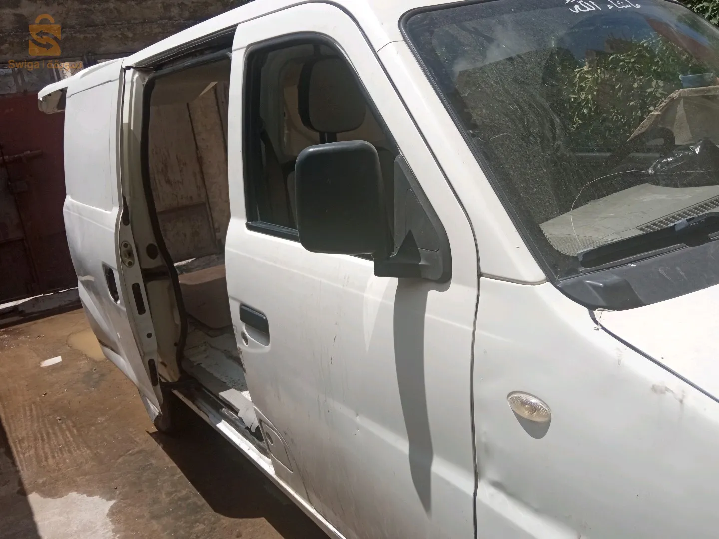 سيارة ليفان تجارية