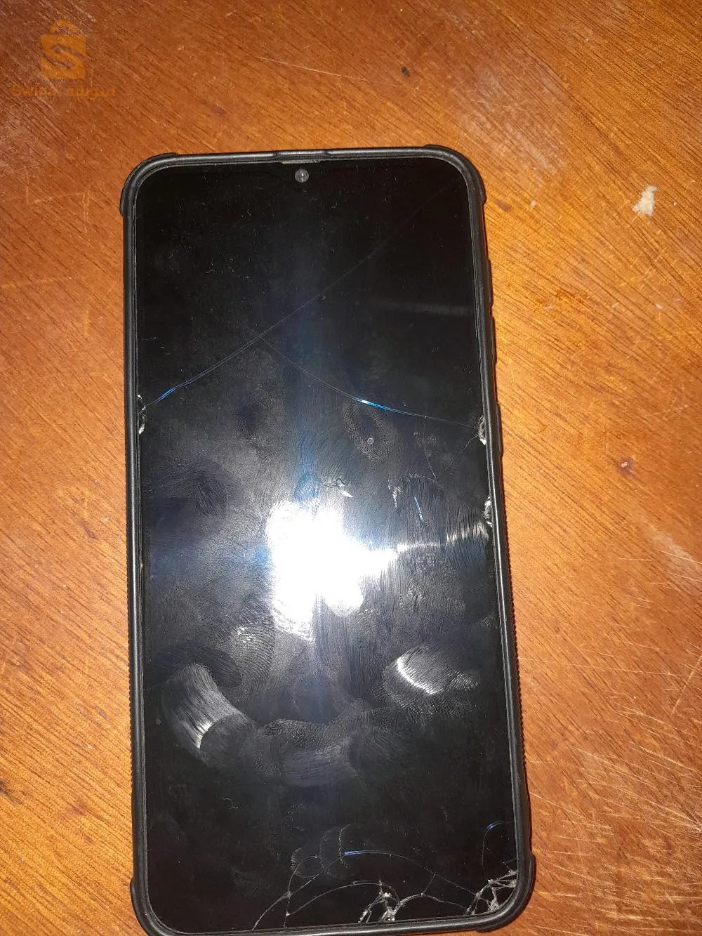 سامسونج a50s نضيف فيه زجاجة مكسرة شوي برك 
0553158198