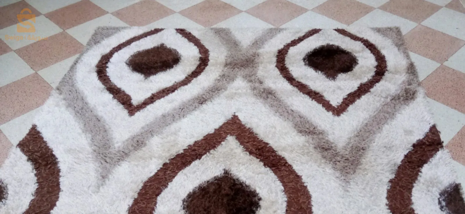 رزبية راقية صنع الشارقة ( الإمارات ) tapis gazoné