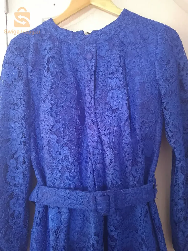 très belle robe en guipure