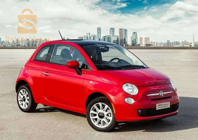 سيارة فيات 500 حمراء لون