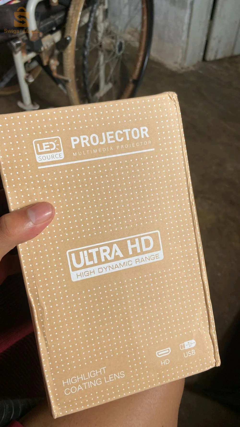 لم يعد عليك مشاهدة الأفلام أو المباريات على شاشة صغيرة بعد اليوم ! مع جهاز العرض الصغير عالي الدقة !