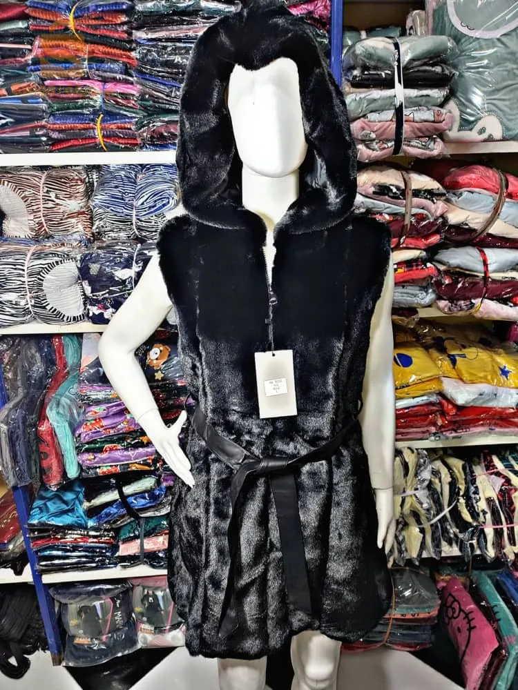 ملابس نساء متنوعة