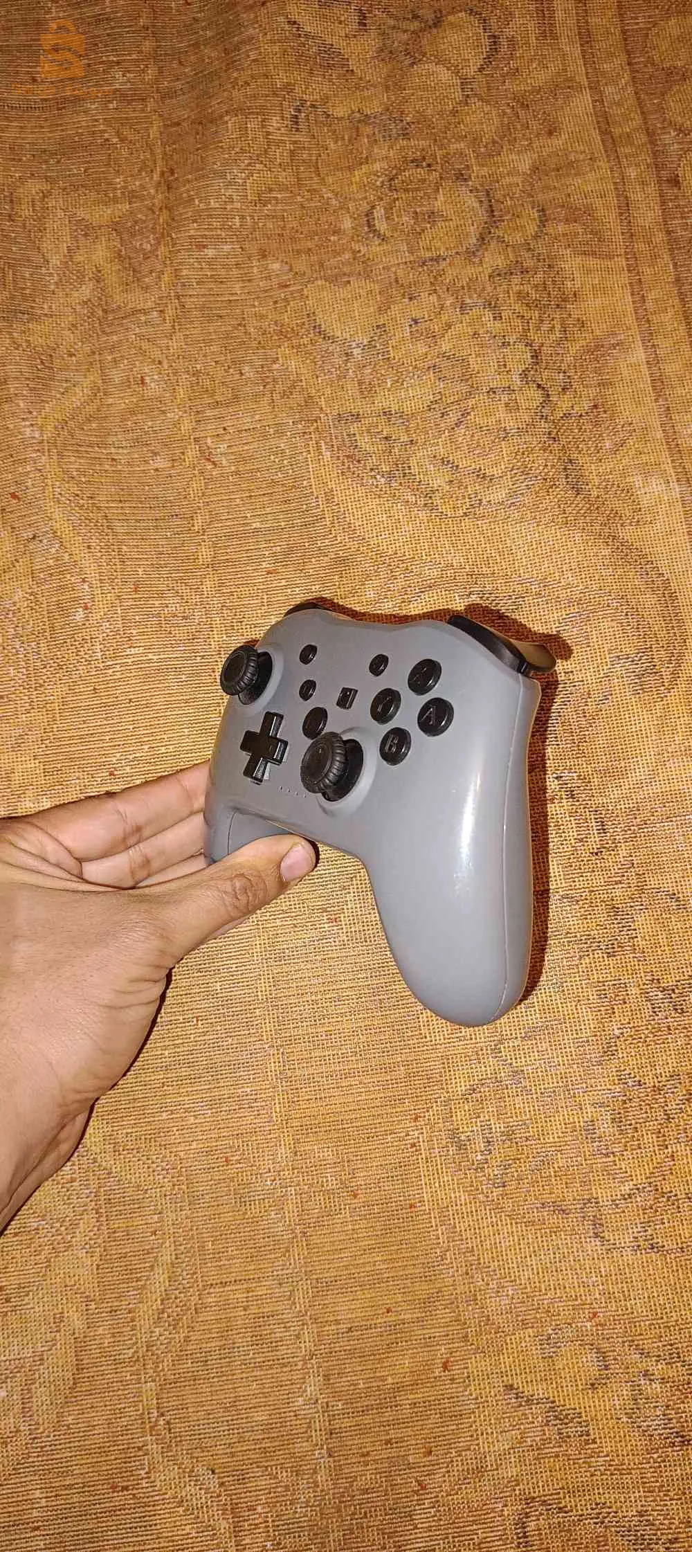 Une manette de jeu sans fil équipée de la technologie Bluetooth, compatible avec Android et PlayStation, dotée d'une batterie puissante assurant une longue durée d'utilisation.