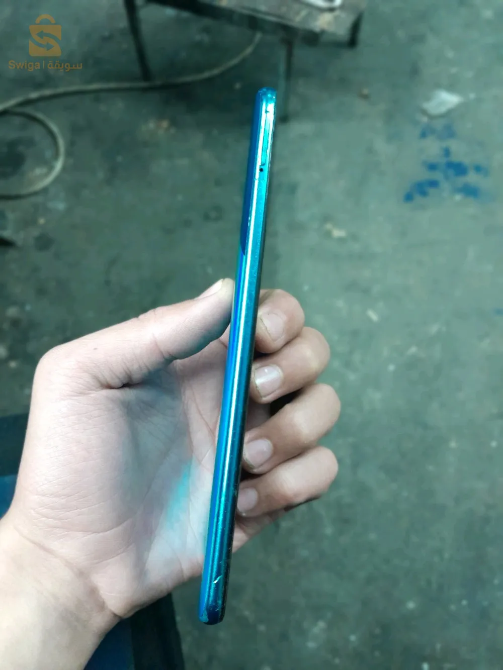 سامسونج a50s نضيف فيه زجاجة مكسرة شوي برك 
0553158198