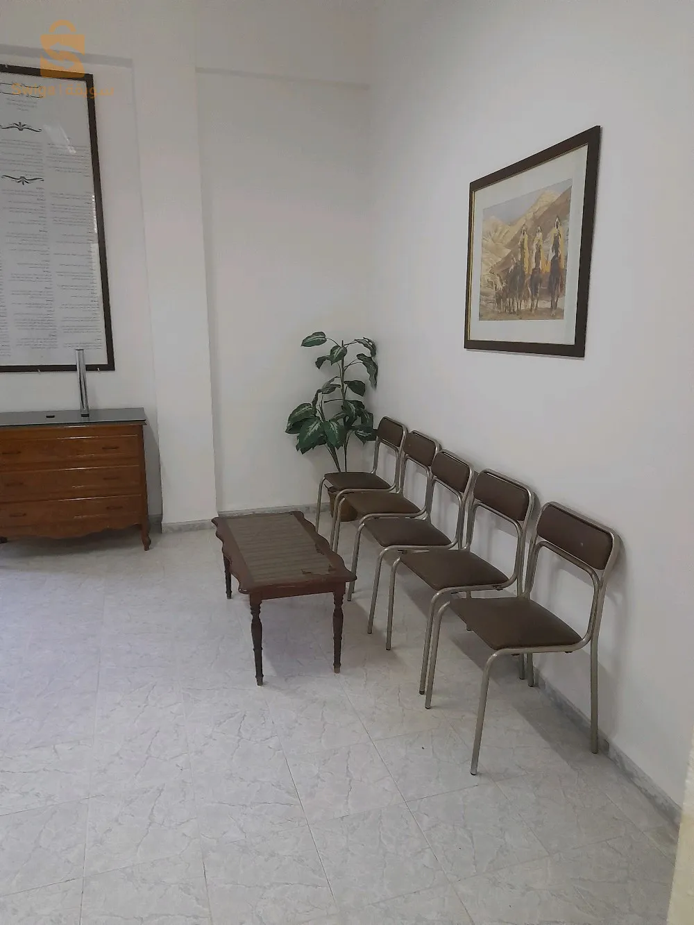 vendre appartement F 3 97 mettre carré 2 étage situé dans un immeuble de 5 étages 2 appartement par Étage avec un grand balcon qui donne sur la rue arbi benmhidi centre ville d oran