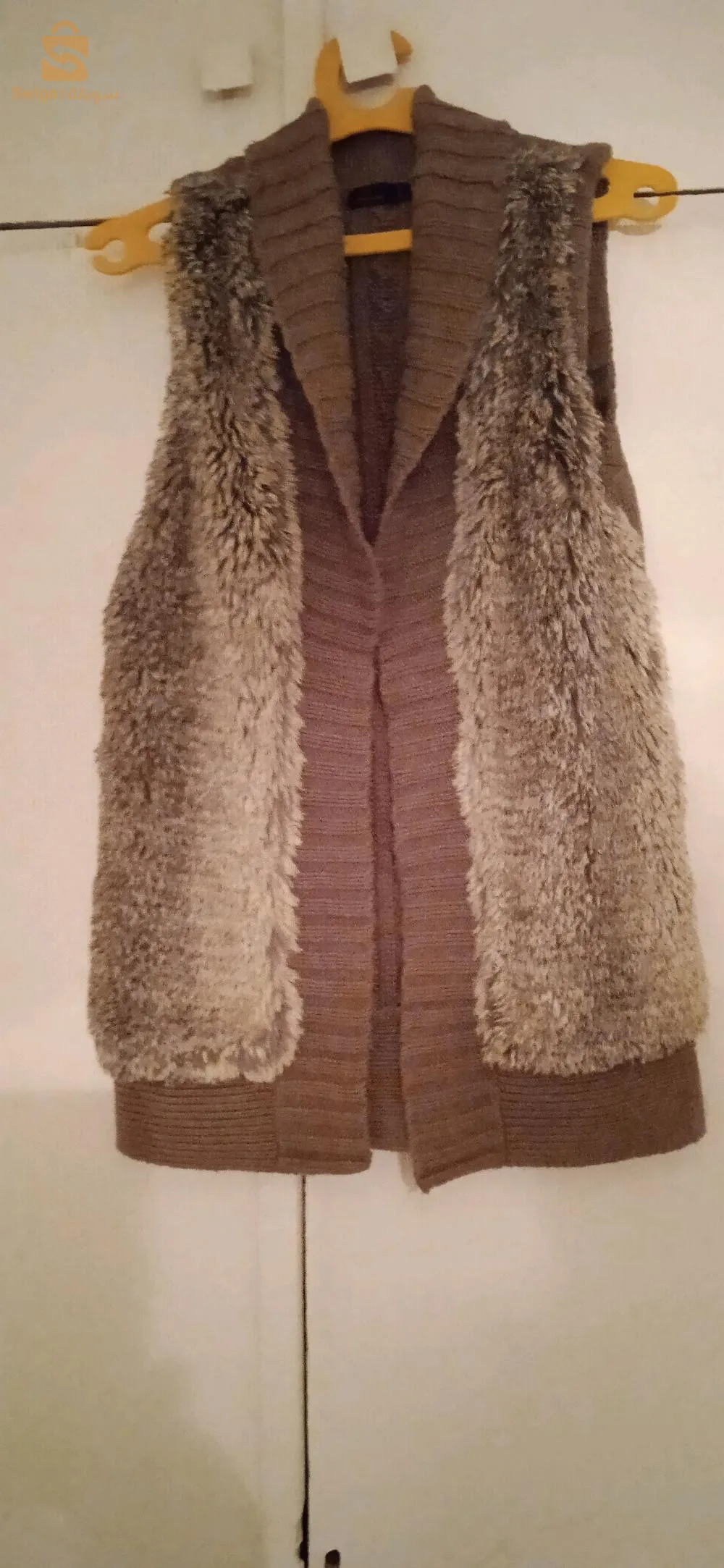 tranche coat noir et beige de bonne qualite et gilet