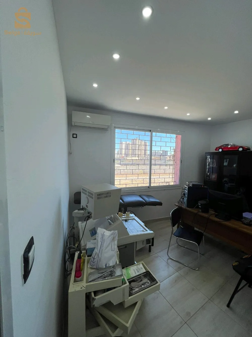 avendre un T2 a Oran plateau adda benaouda acte et livre de foncier pour cabinet médical ou bureau refait à neuf superficie de 55mtr 1er étage prix négociable plus d'informations contactez nous au 0776.66.49.71/0674.27.34.83