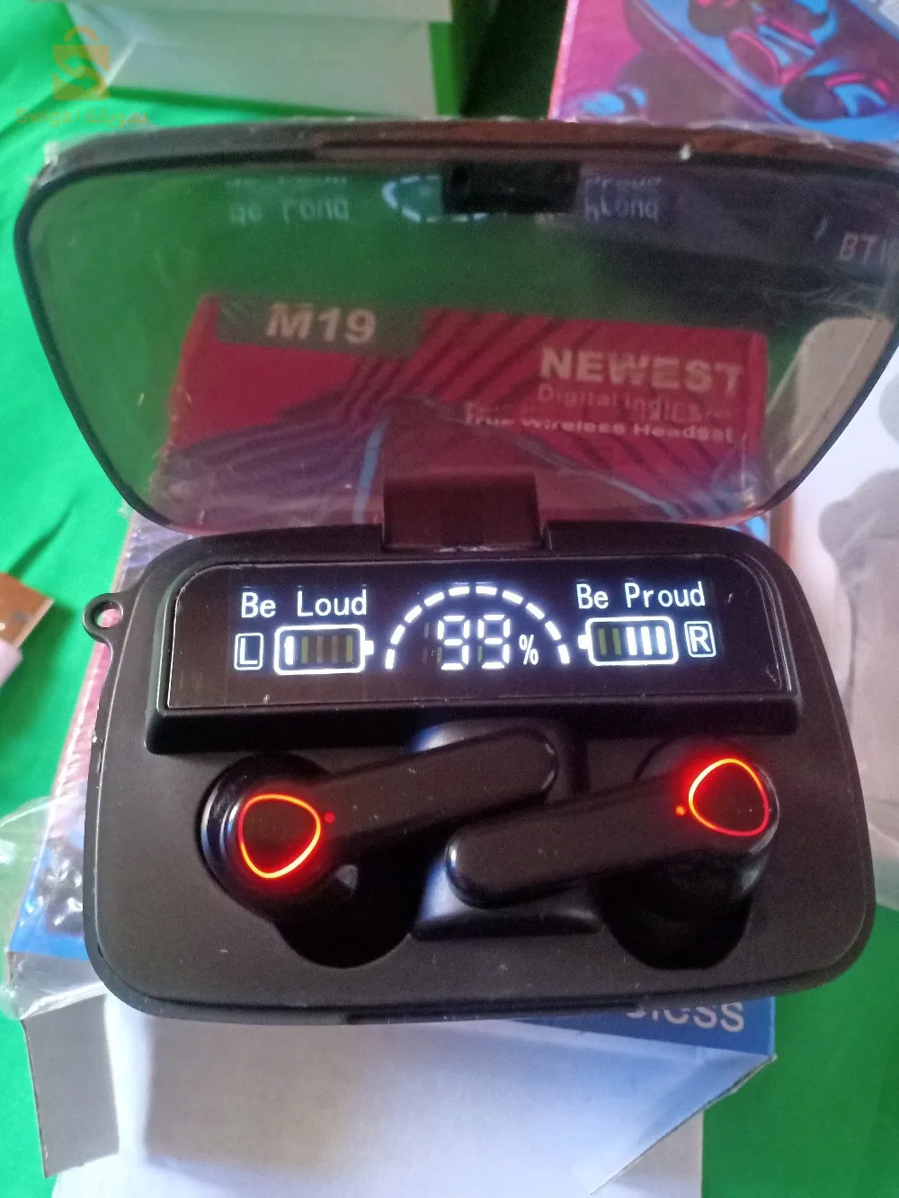 écouteurs Bluetooth
Support de téléphone  pour voitures et divers endroits, chargeur de téléphone de voiture