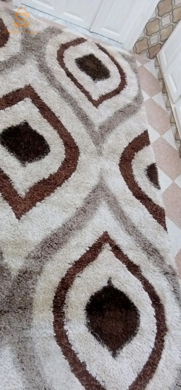 رزبية راقية صنع الشارقة ( الإمارات ) tapis gazoné