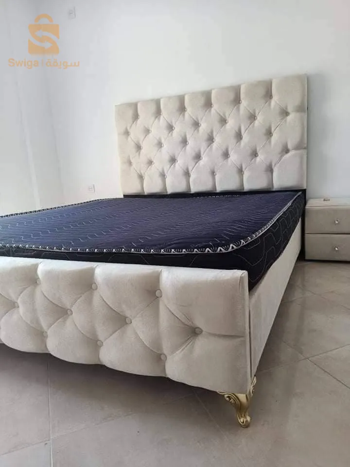 اسرة مصنوعة من الخشب الاحمر كابيتوني بقماش ضد البقع