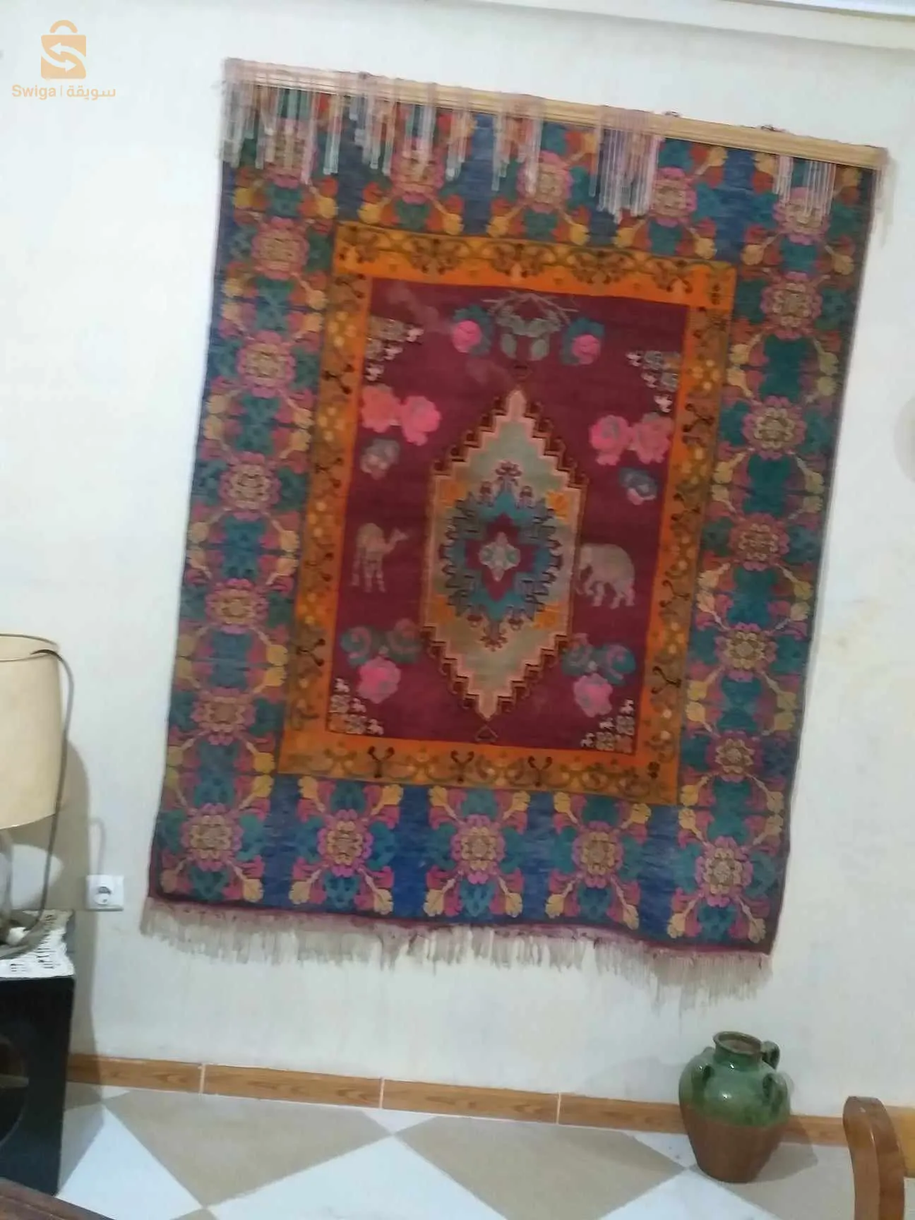 un tapis très anciens  en pure laine