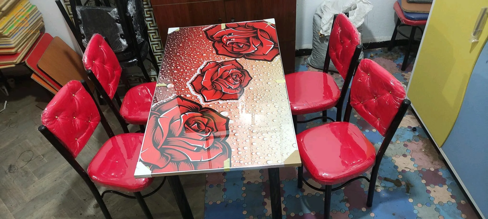 طاولات وكراسي
0540001309