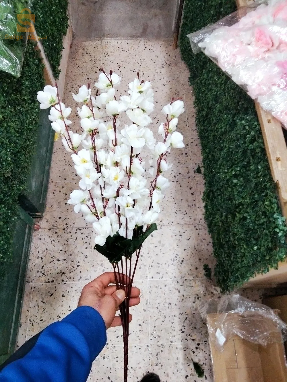 متوفر ورد اصطناعي للبيع