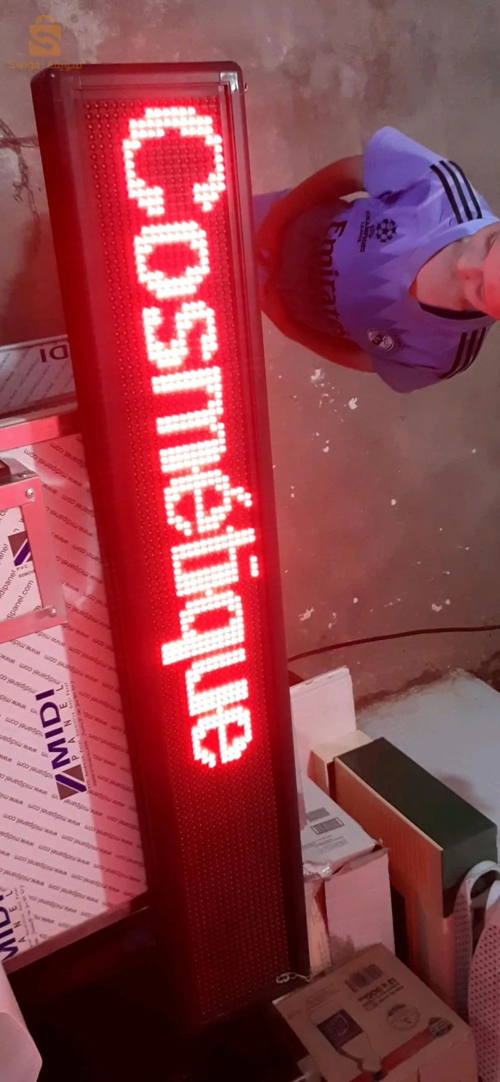 لوحة اشهارية اكثر من 5000الاف حرف مقاس 1.50متر