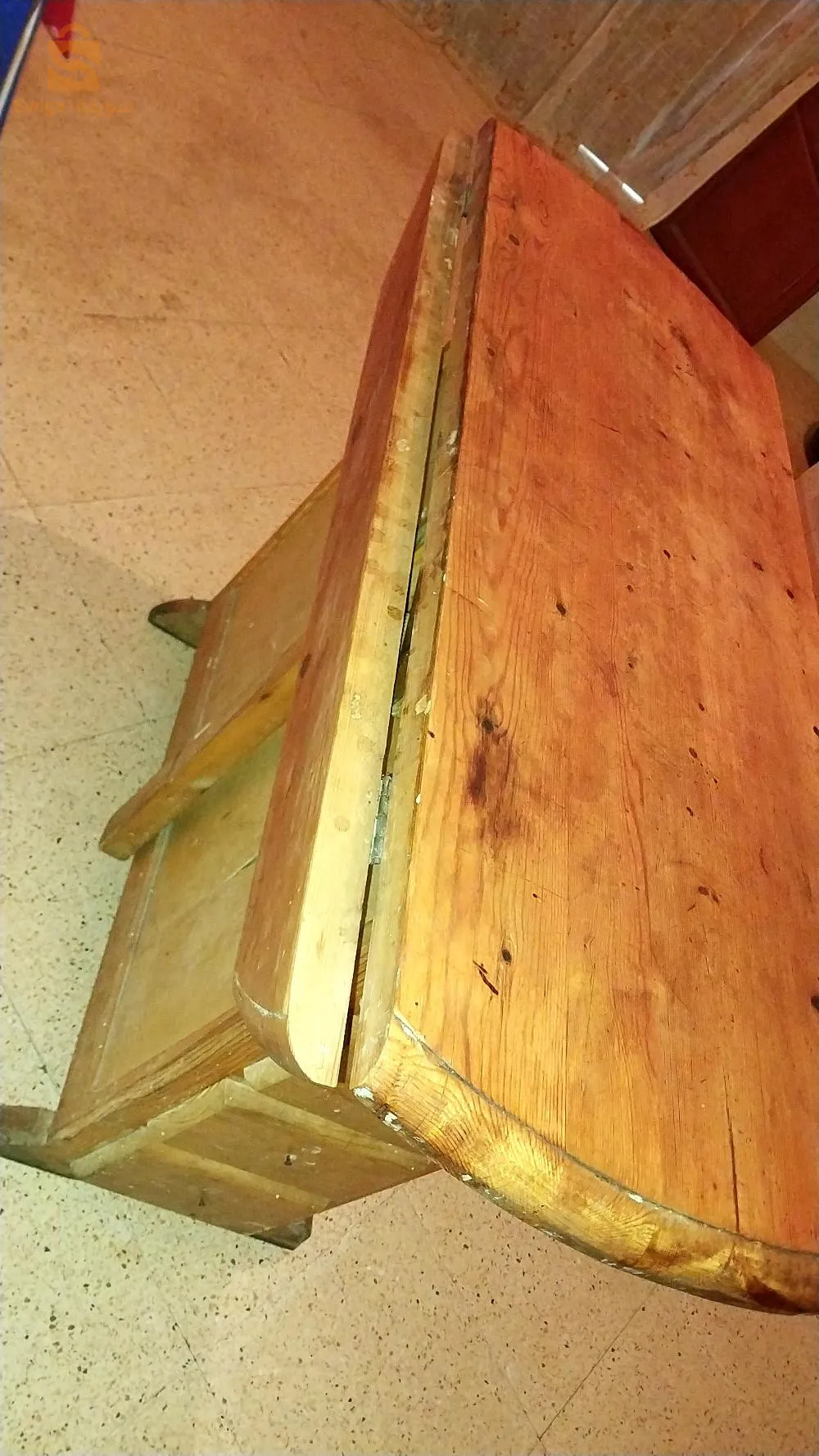 طاولة جديدة بدون كراسي للبيع اللوح تاعها أصلي 100%