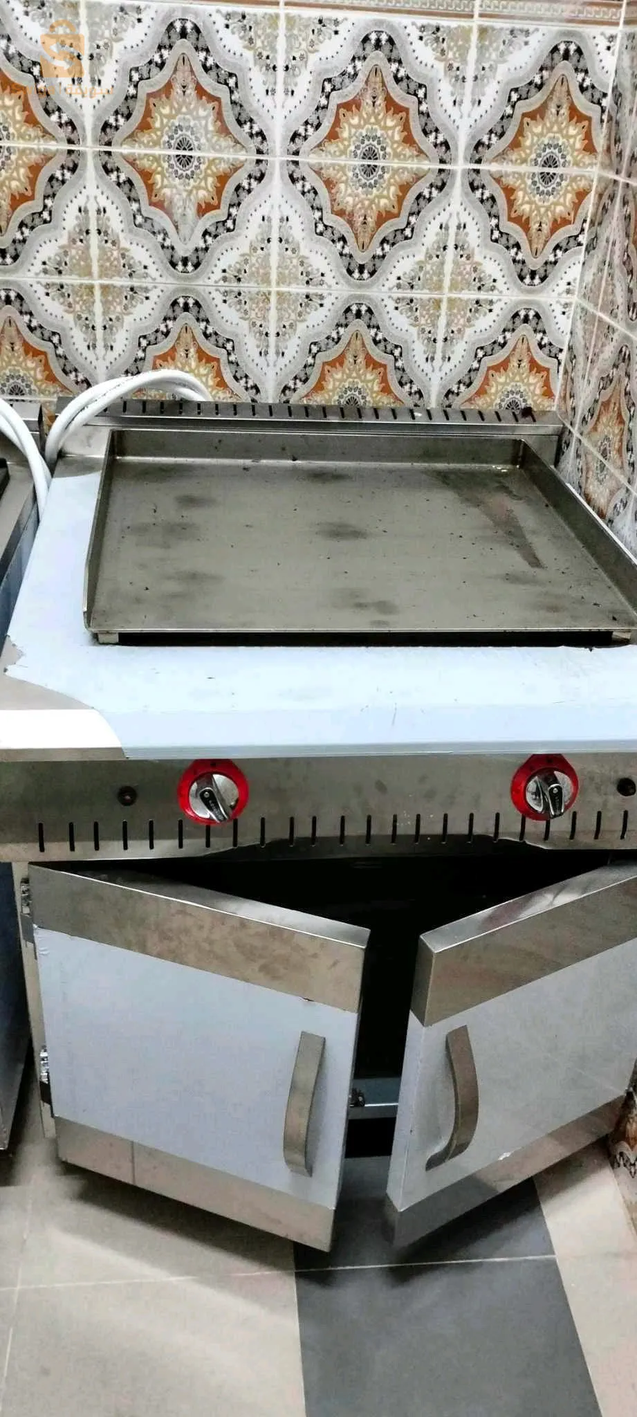 cuisinières professionnelle 6feu grillades sur plaque et friteuse 2 bac