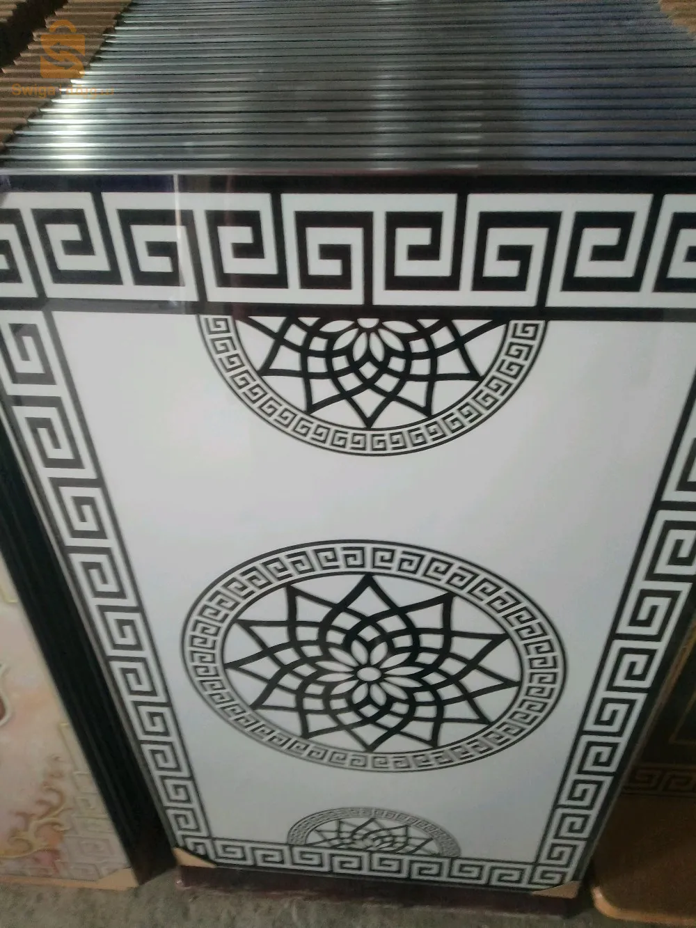 طابلة زجاج 3D اربع كراسي 15000 
6كراسي 17000