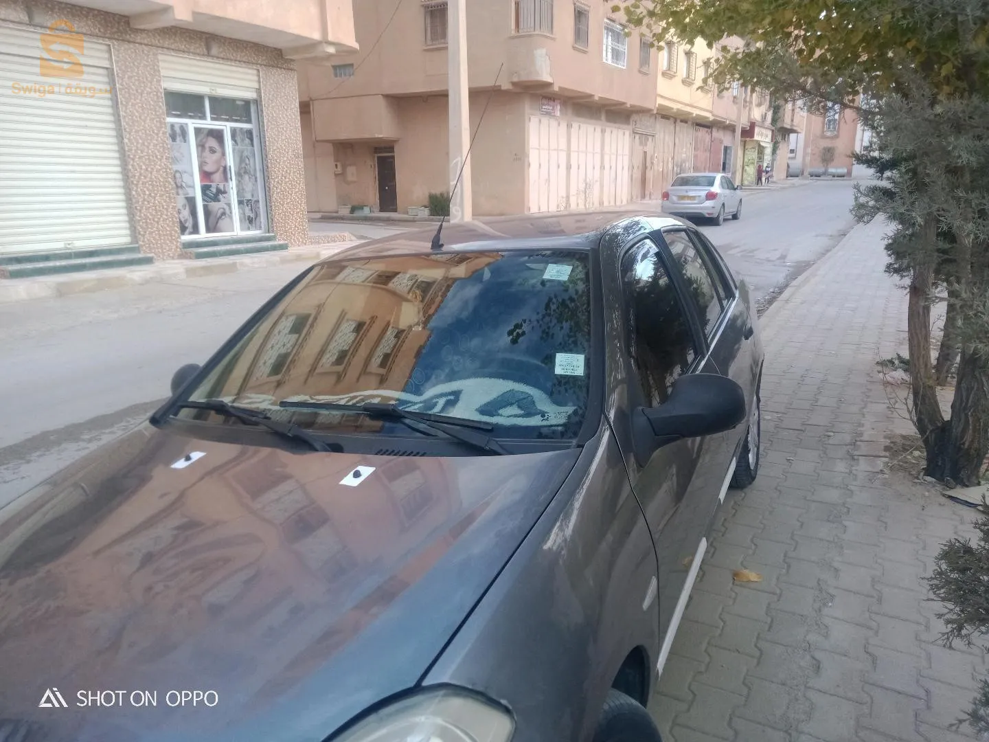 سيارة ماشاء الله  2éme main  عندي... جابتها ماشية 180الف راهي في 300 الف.. الموتور بلومبي من لاميزو ما تمسش.. البنوات جدد لاريال.. الماتسور جدد... سونبسيون ماشاء الله.. فيها نقرة خفيفة في الباسينة والفارني على ليكوتي على برا  على خاكرش كانت في شركة......