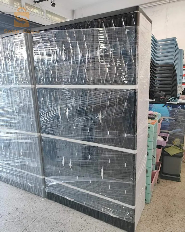 خزانة بلاستيكية من الحجم الكبير