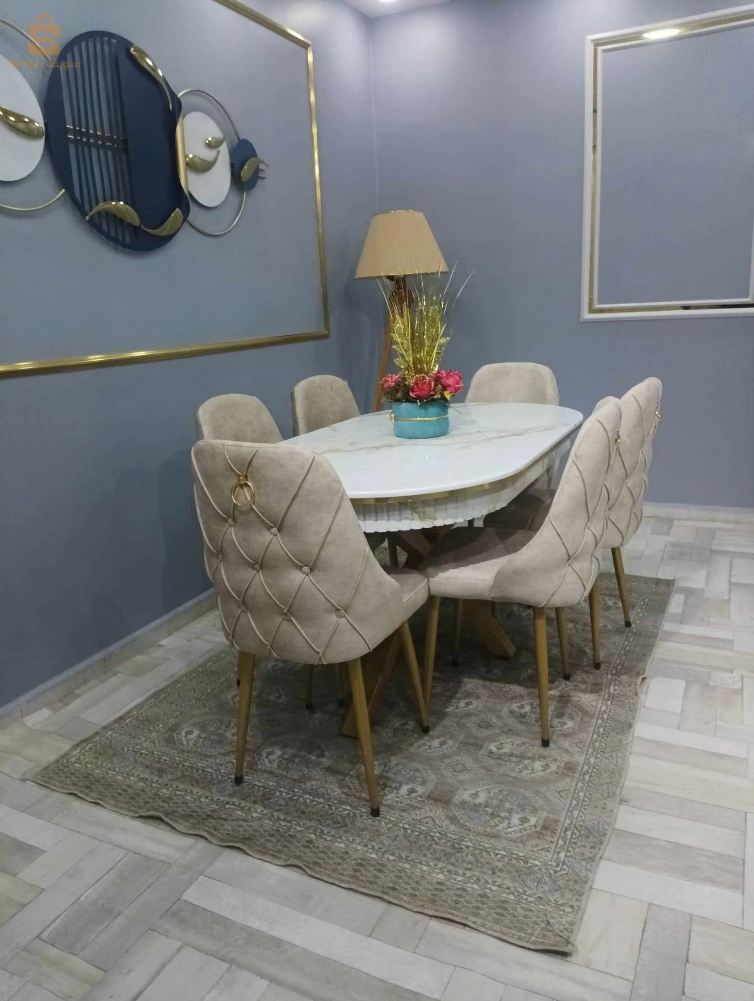 طاولات مودة و جودة 
طاولة ب 6 كراسي ب دج 85000
............ب 8 كراسي ب 95000 دج