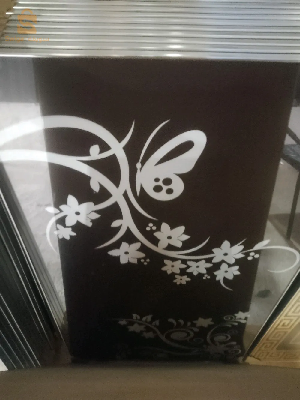 طابلة زجاج 3D اربع كراسي 15000 
6كراسي 17000