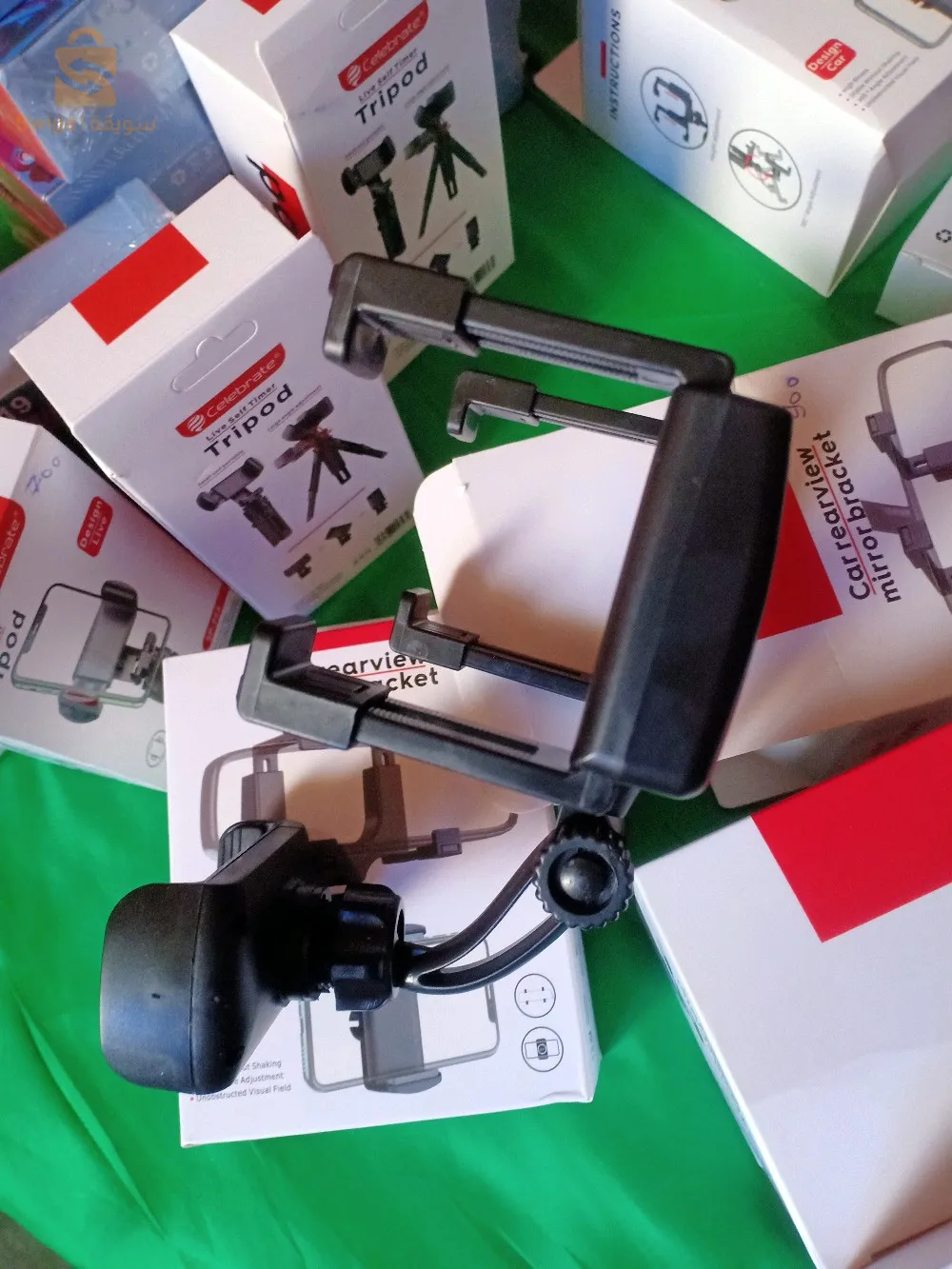 écouteurs Bluetooth
Support de téléphone  pour voitures et divers endroits, chargeur de téléphone de voiture