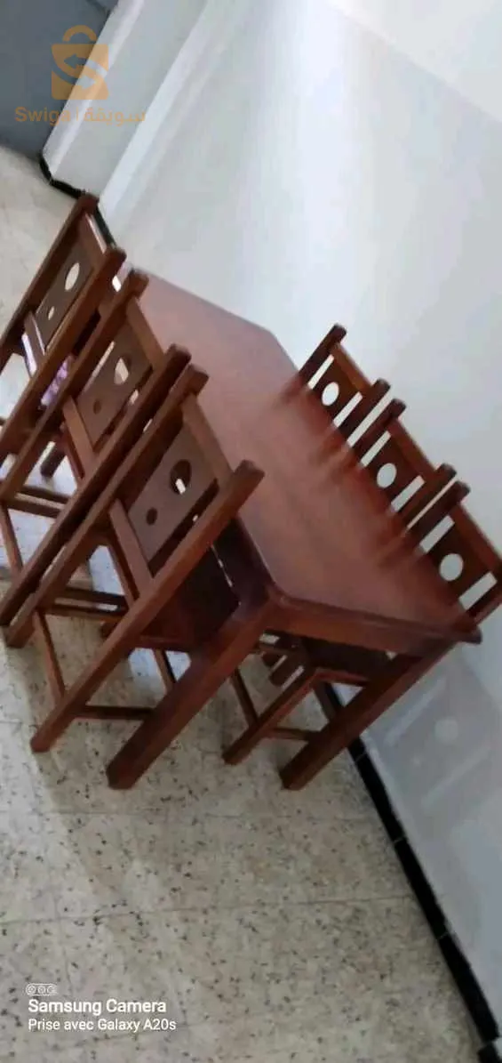 سلام عليكم و مرحبا بيكم 

 🔴 سعر التوصيل🚚 يختلف على حساب المكان.  
🔴 لتسجيل الطلب ابعتلي رقم الهاتف و المقاس شحال و العنوان بالضبط. 
🔴 العنوان :براقي 🤳 المقر في العاصمة نخدمو التوصيل
 مرحبا بيك👏