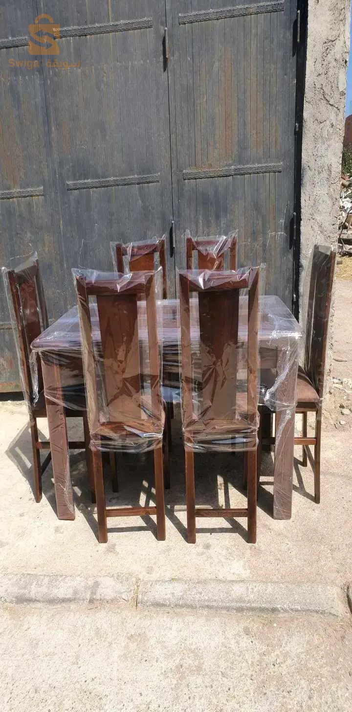 طاولات طعام مرحبا بكم من الورشة للزبون