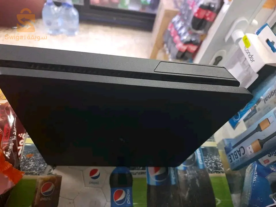 Slim 1 tb était 10 10 version 10.50 avec 2 cd wasel 38
Slim 500 giga version 9.03 wasel 45 
Slim 1 tb était 10 10 version 9.00 flache plane les jeux manette v2 original wasel65