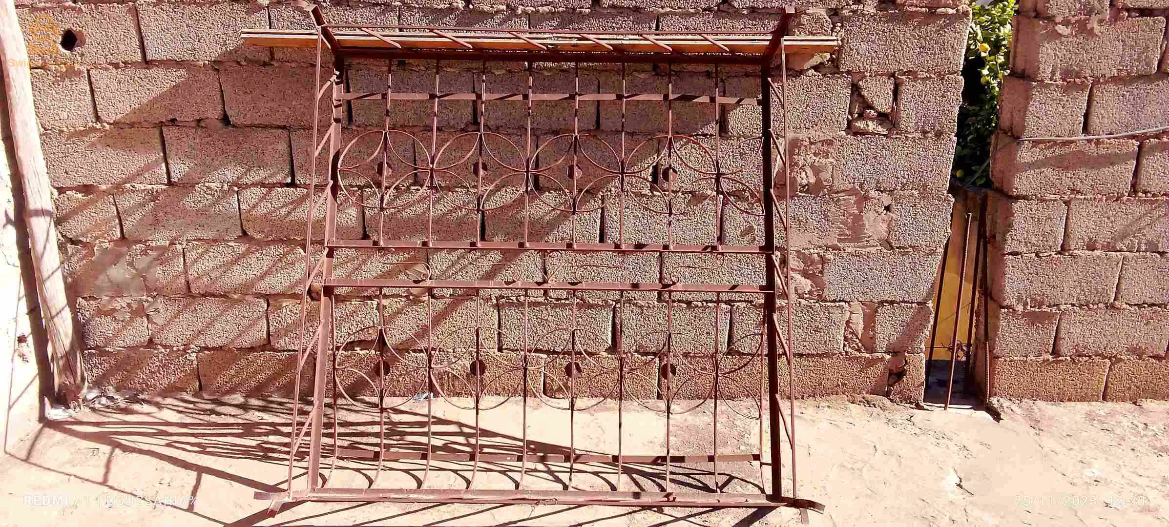 نافذة حديدية