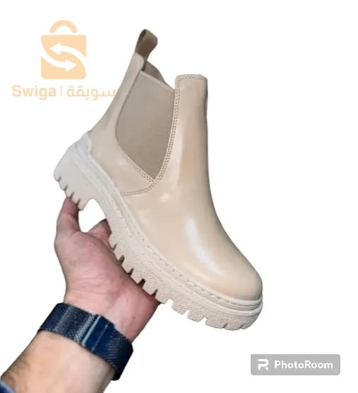 بوت نساءي عندنا لون باج واسود 37/40